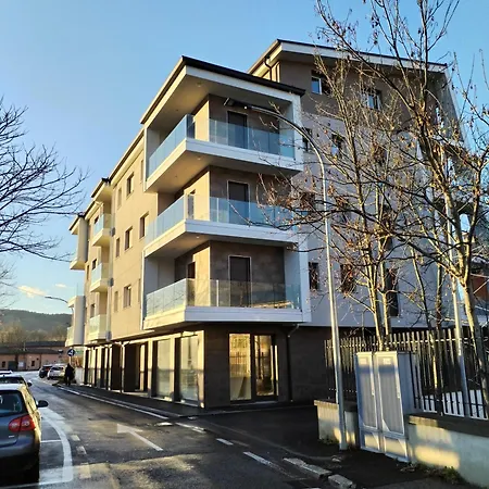 Ponte Nuovo Apartment *